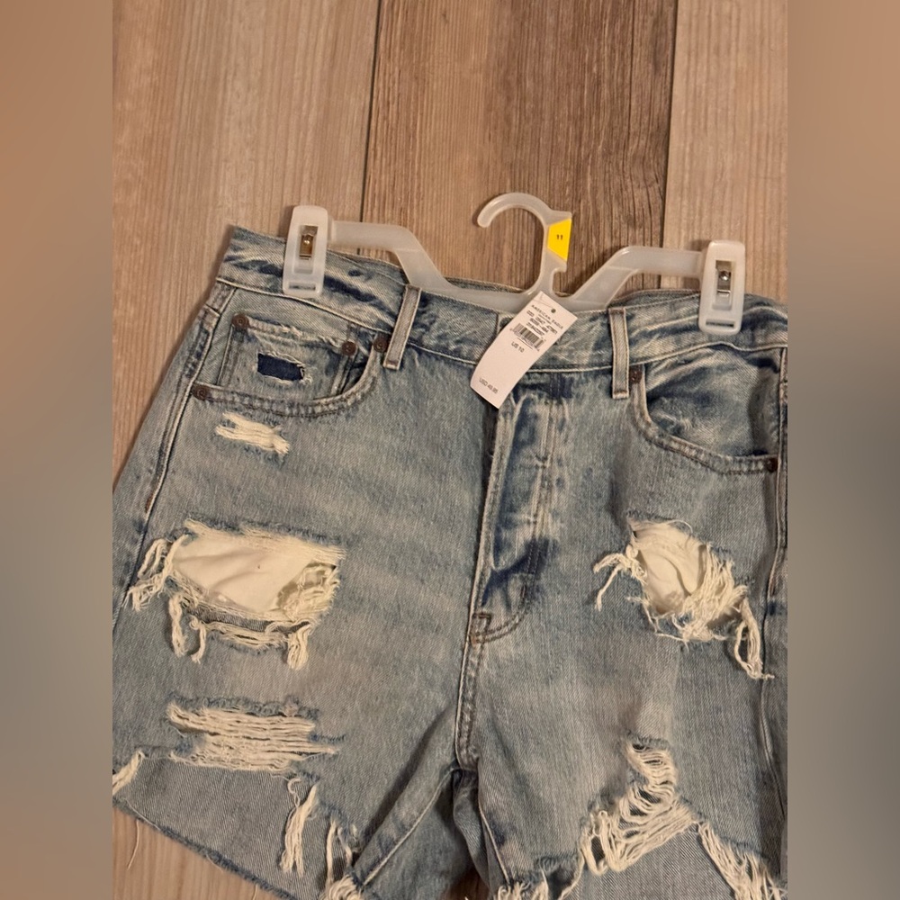 Women’s American Eagle 90’s Boyfriend Mid-Length Short